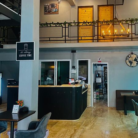 Champagne Hostel & Cafe 파타야 외부 사진