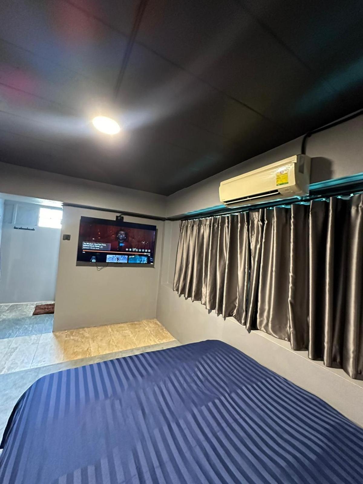 Champagne Hostel & Cafe 파타야 외부 사진
